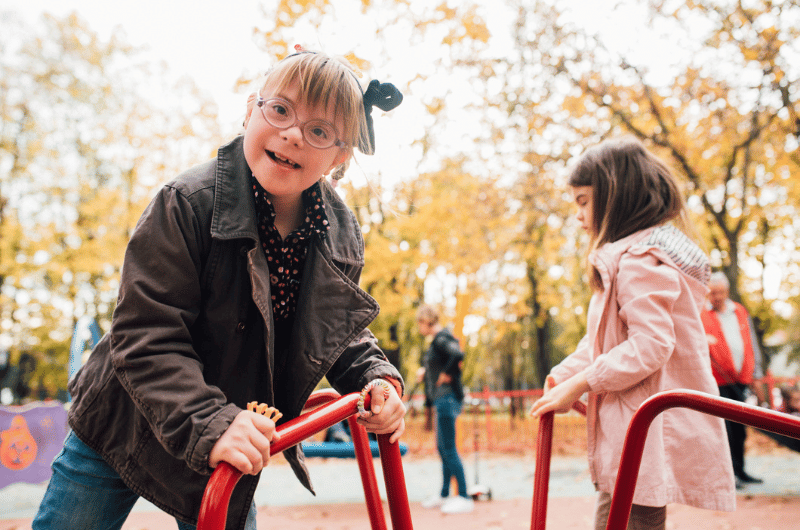 Kinderen in de speeltuin